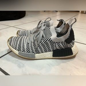 Men’s Adidas NMD R2